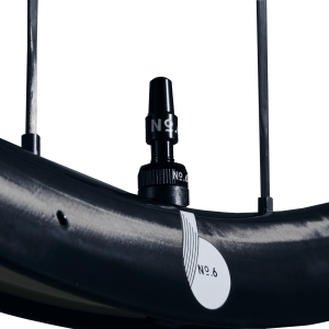 NO.6 30/30 UD SUPERLIGHT CARBON SPOKE DISC WHEELSET - Image 3