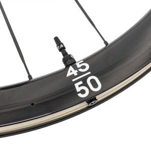 NO.6 45/50 UD SUPERLIGHT CARBON SPOKE DISC WHEELSET - Image 3